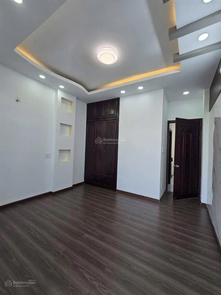 Mặt tiền nội bộ đối diện công viên bông sao  nhà đẹp gỗ căm xe cao cấp  p5 q8