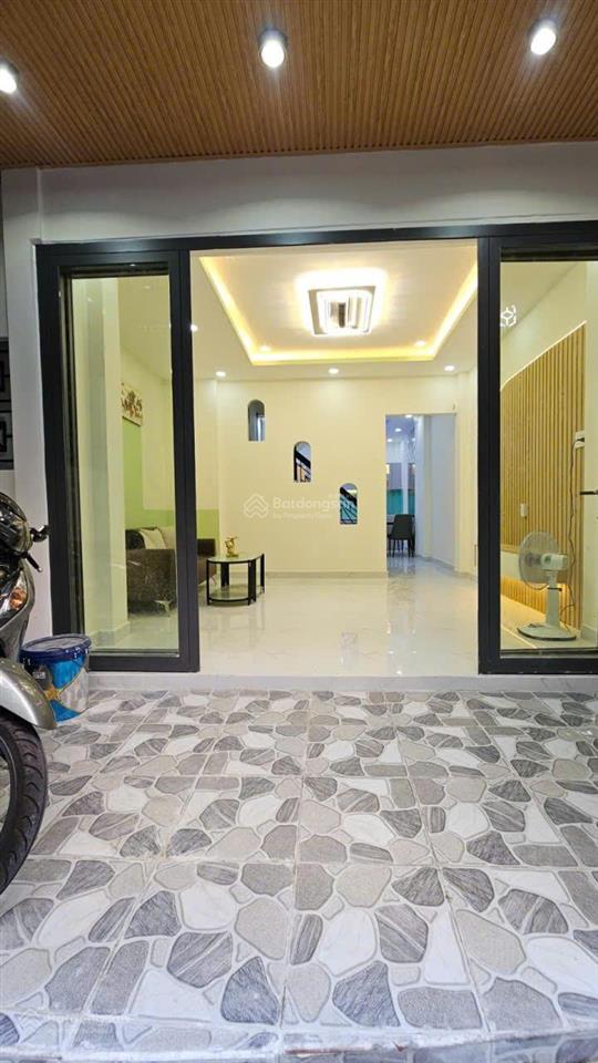 Nhà mới dương bá trạc phường 1 quận 8, 4.5x10m, 3 tầng, 4pn, shr hoàn công, giá 6.3 tỷ tl