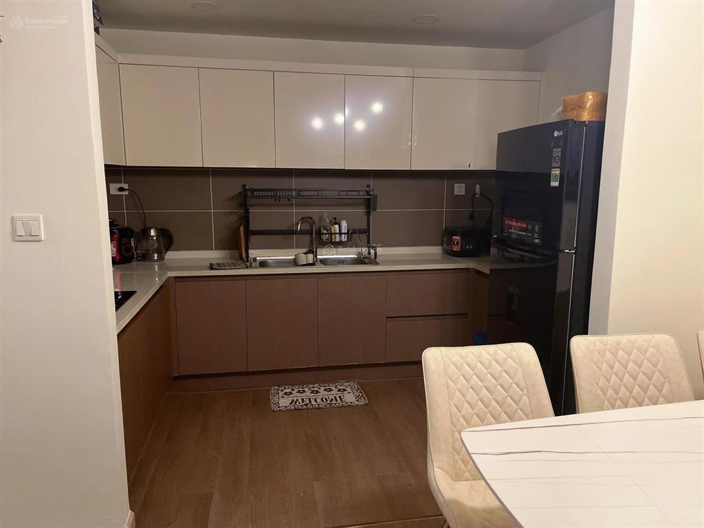 Bán căn 3 phòng ngủ full nội thất xịn chửng cư eastern sổ hồng sẵn, ngay gần the global city.