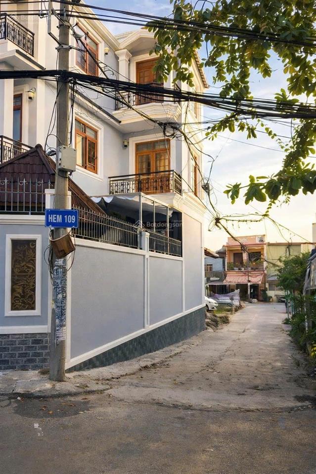 Hot. duy nhất lô diện tích 61m2 ngang 4.5m cần bán gấp giá tốt nhất . đường trương văn hải. q9