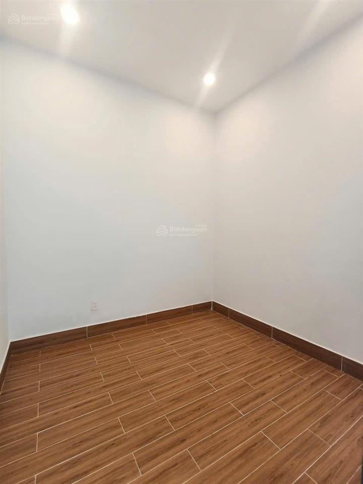 Bán nhà hẻm xe hơi. cách đường 61 chỉ 50m. nhà mới sổ hồng đầy đủ