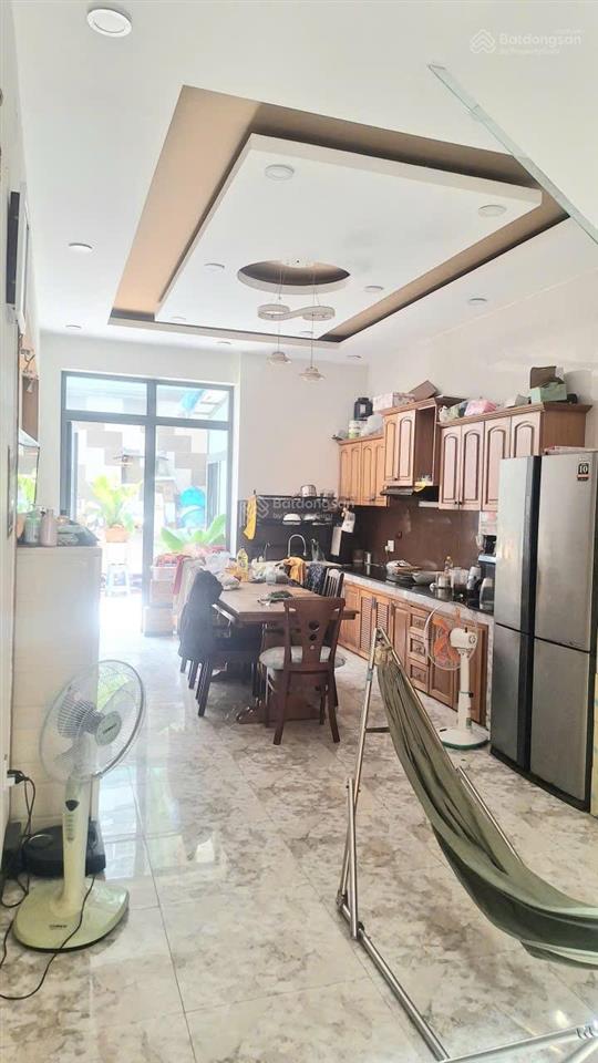 Bán gấp nhà 3 tầng mặt tiền phước bình, quận 9 cũ vị trí đẹp. giá tốt