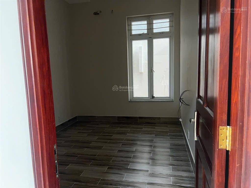 Cho thuê biệt thự sân vườn 400m2. kdc đường đỗ xuân hợp, phước long b, quận 9 cũ gần the global
