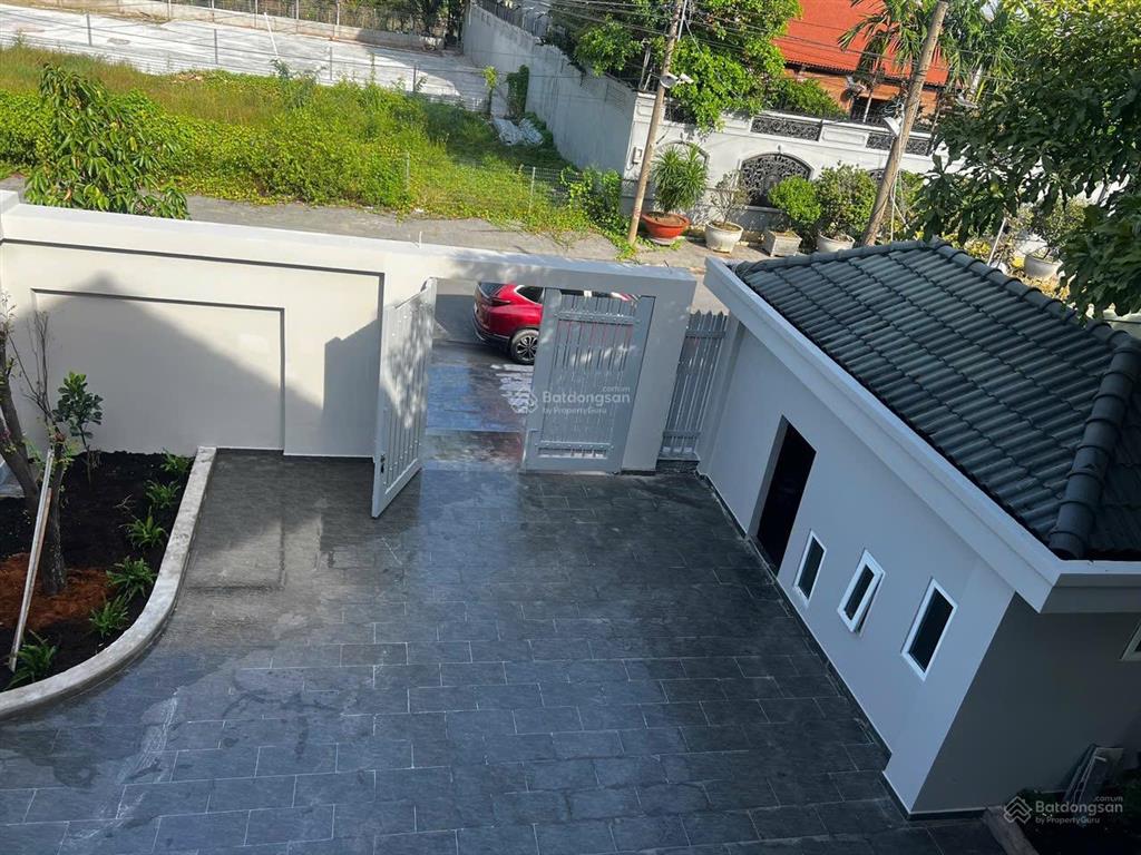 Cho thuê biệt thự sân vườn 400m2. kdc đường đỗ xuân hợp, phước long b, quận 9 cũ gần the global