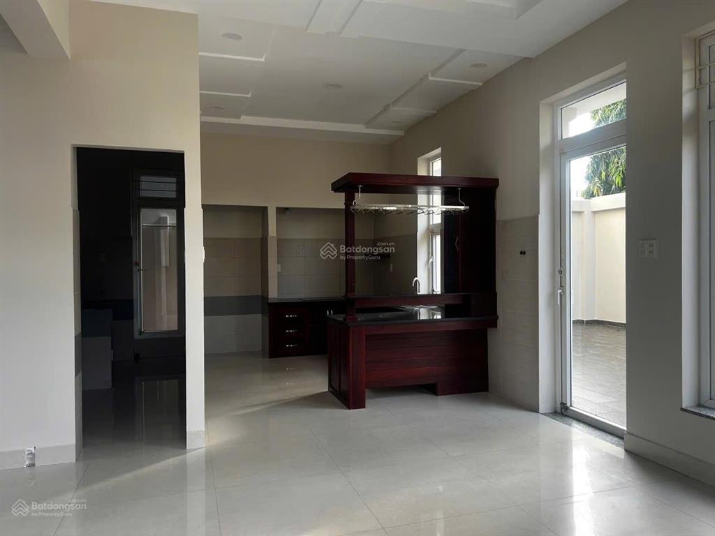 Cho thuê biệt thự sân vườn 400m2. kdc đường đỗ xuân hợp, phước long b, quận 9 cũ gần the global
