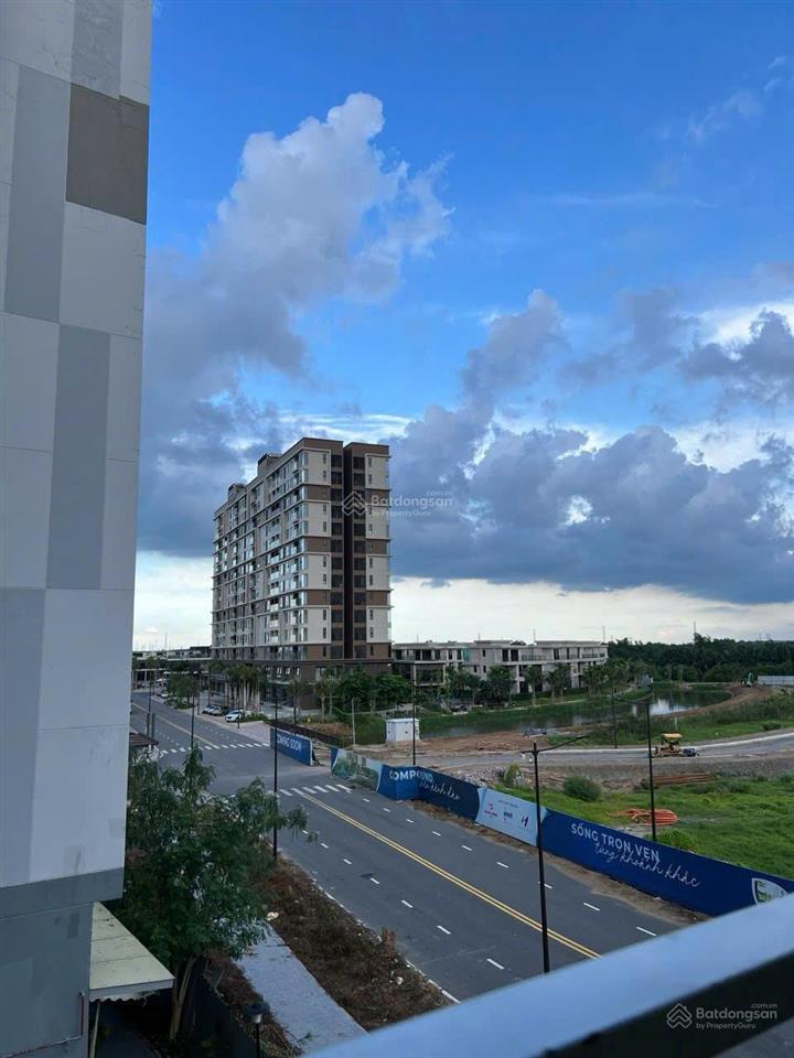 Chính chủ bán căn góc 46m2 cc ehomes nam sài gòn,nội thất cơ bản lầu cao giá 1tỷ7  0908 085 ***
