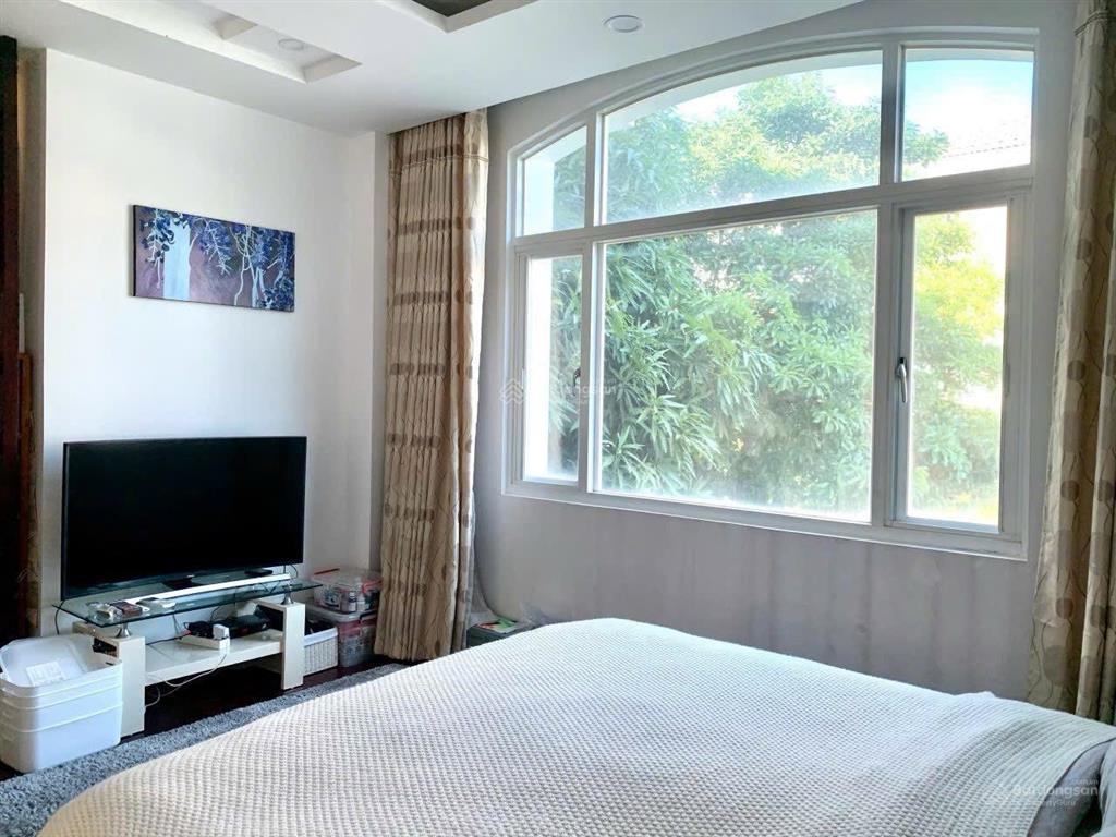Cho thuê biệt thự mỹ phú 3, p. tân phú, quận 7