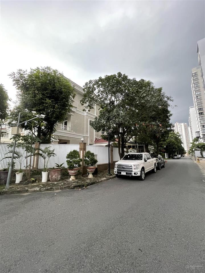 Cho thuê biệt thự mỹ phú 3, p. tân phú, quận 7
