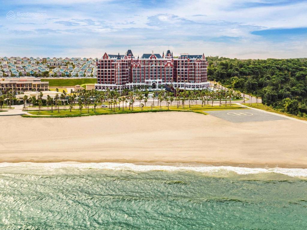 Bán 1000 m² lô góc 3 mặt tiền đường có 220 thổ cư cách novaworld 100 mét giá đầu tư