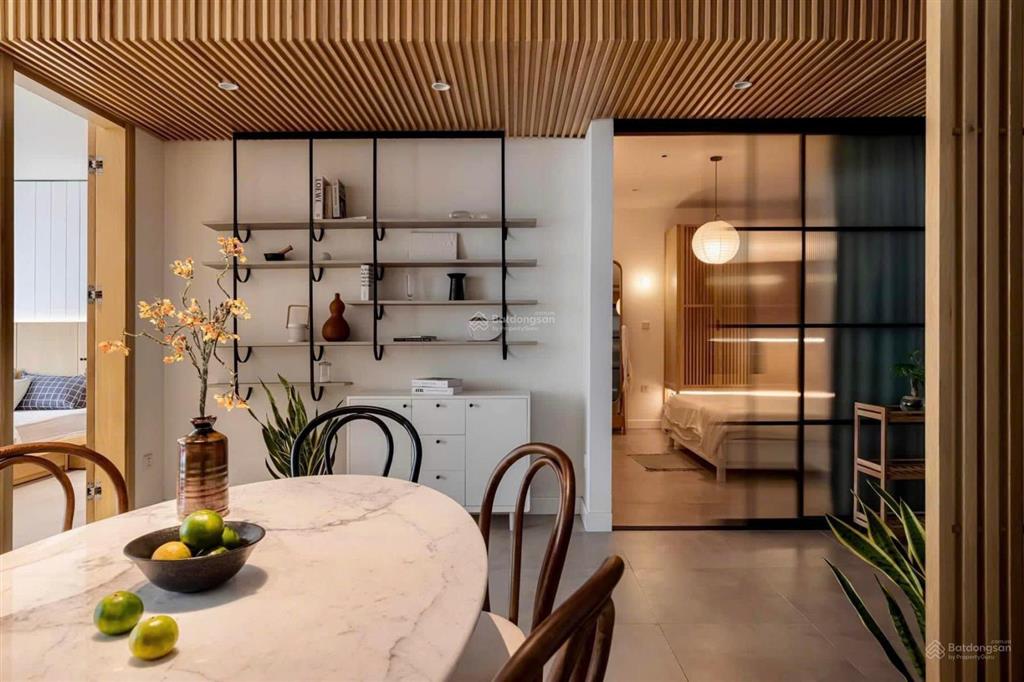 Cần bán gấp căn hộ 2pn view hồ starlake sẵn sổ đỏ tại cc 6th element nguyễn văn huyên  0818 111 ***