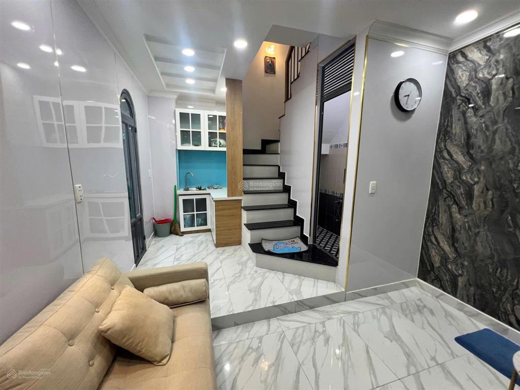 Nhỉnh hơn 4ty có ngay nhà phan văn trị bình thạnh 4 tầng st nhà đẹp cho gđ ở.