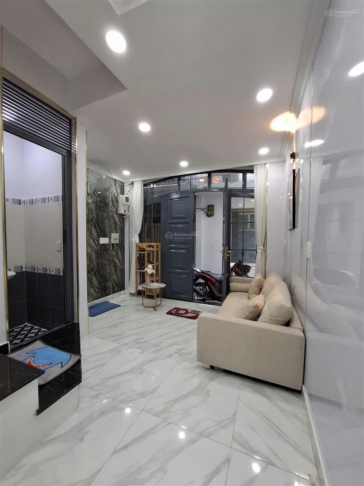 Nhỉnh hơn 4ty có ngay nhà phan văn trị bình thạnh 4 tầng st nhà đẹp cho gđ ở.