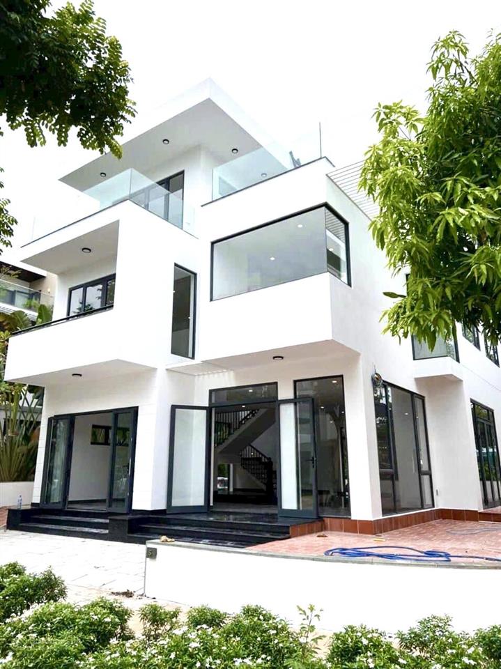 Giỏ hàng rẻ nhất biệt thự ven sông lucasta khang điền từ 24 tỷ. dt ngang 10m dài 17,5m . sổ sẵn