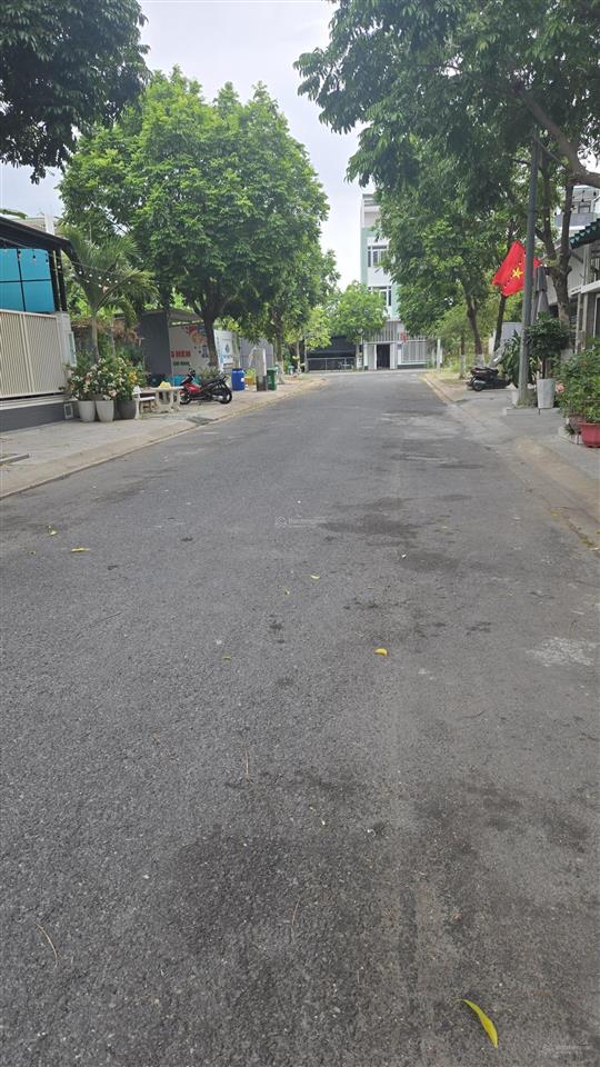 Cần bán gấp nền sạch đẹp không vướng cống, tụ điện. đối diện chung cư . giá tốt nhất dự án