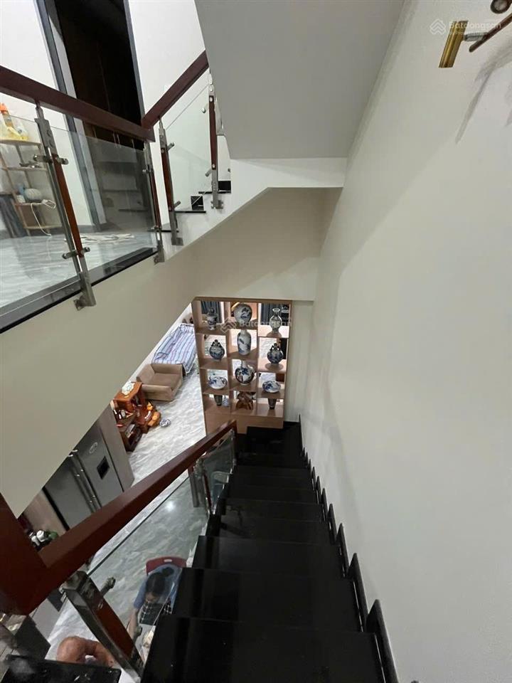 Chủ ngộp cần bán nhà 80m², 3 tầng 4pn mới đẹp full nội thất, có phòng ngủ tầng trệt, hxh. chỉ 8 tỷ