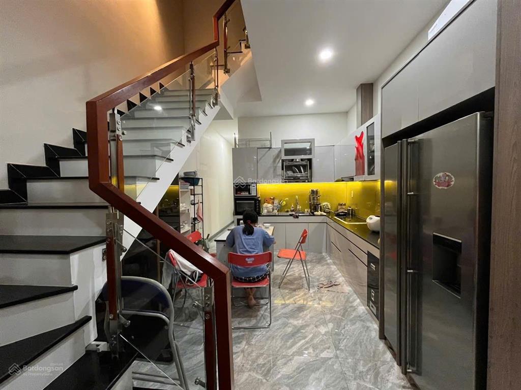 Chủ ngộp cần bán nhà 80m², 3 tầng 4pn mới đẹp full nội thất, có phòng ngủ tầng trệt, hxh. chỉ 8 tỷ