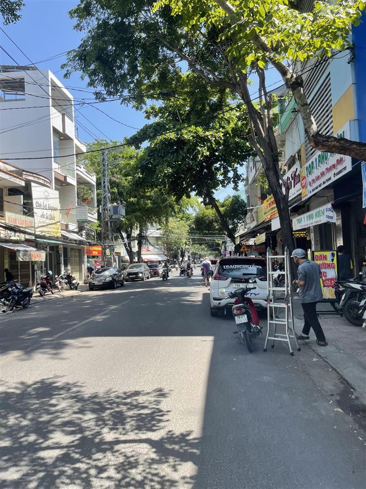 Nhà bán 4 tầng gần biển đường rộng 16m tttp nha trang