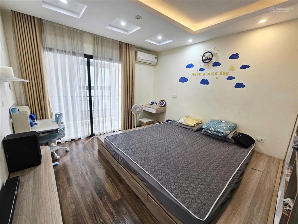 Cần bán gấp nhà 5 tầng gần fpt đường trịnh văn bô phường xuân phương hà nội 4,95 tỷ  0977 686 ***