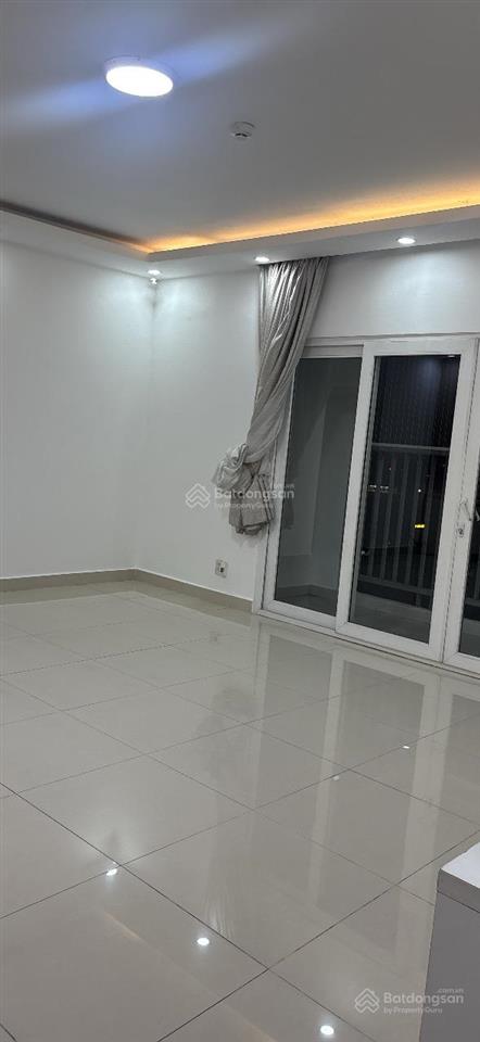 Share 1 phòng trong căn hộ 3 phòng ngủ cc bộ công an quận 2