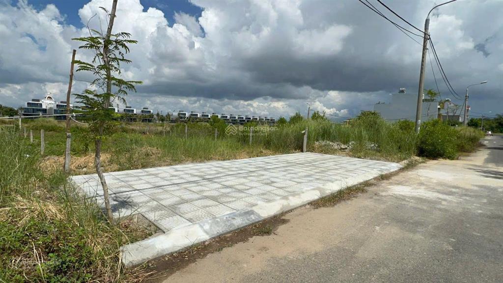 Đất biển tân trà đối diện công viên, đối lưng sông cổ cò. cách bãi tắm 500m ngũ hành sơn