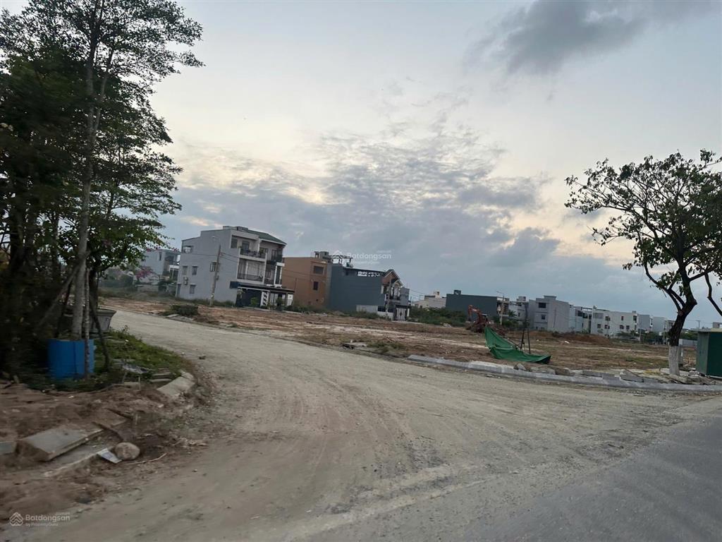 Bán lô đất mt rộng 230 m2 siêu đẹp,phù hợp cho kinh doanh căn hộ mi ni quy mô và các mặt hàng khác.