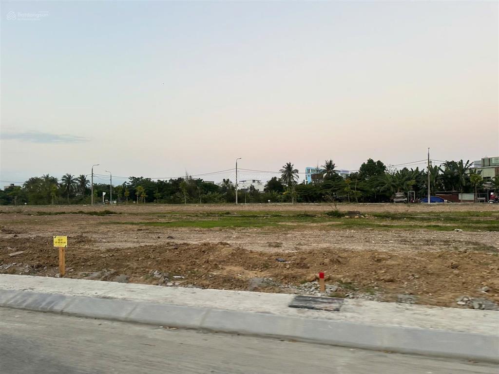 Bán lô đất mt rộng 230 m2 siêu đẹp,phù hợp cho kinh doanh căn hộ mi ni quy mô và các mặt hàng khác.