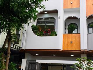 Cc bán nhà 3 tầng hoà minh 15, mới 100%, sát biển