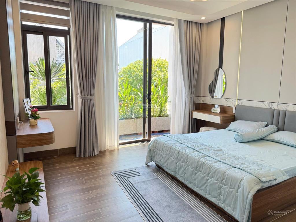 Bán nhà lê thiệt, sát biển, mới 100% 3 tầng, cho thuê được 30 triệu/tháng