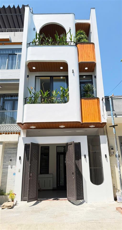 Bán nhà lê thiệt, sát biển, mới 100% 3 tầng, cho thuê được 30 triệu/tháng