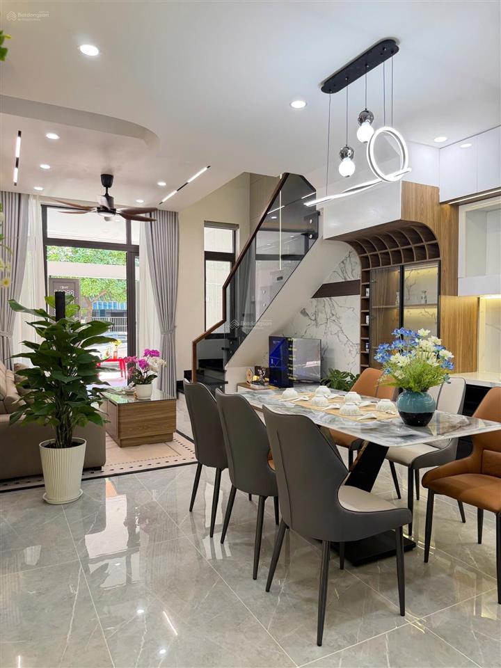 Bán nhà lê thiệt, sát biển, mới 100% 3 tầng, cho thuê được 30 triệu/tháng