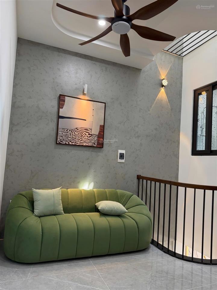 Bán nhà lê thiệt, sát biển, mới 100% 3 tầng, cho thuê được 30 triệu/tháng