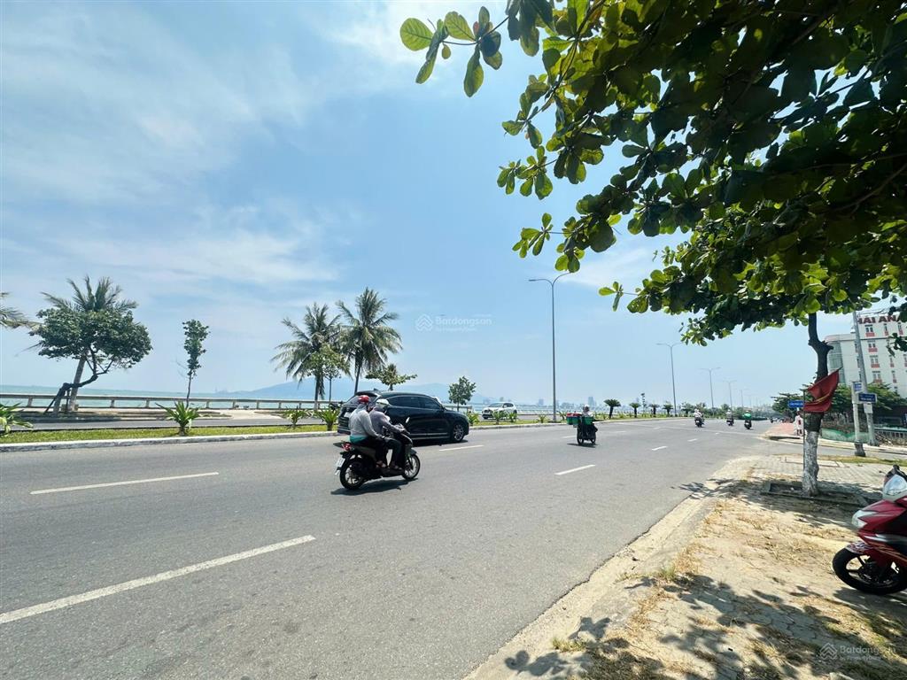 Gấp lắm rồi chủ thân thương hà nội gửi bán 2 lô mặt tiền nguyễn tất thành view biển trực diện.