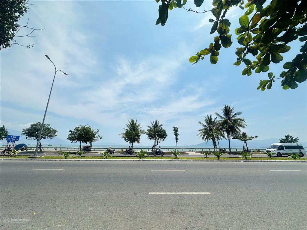 Gấp lắm rồi chủ thân thương hà nội gửi bán 2 lô mặt tiền nguyễn tất thành view biển trực diện.