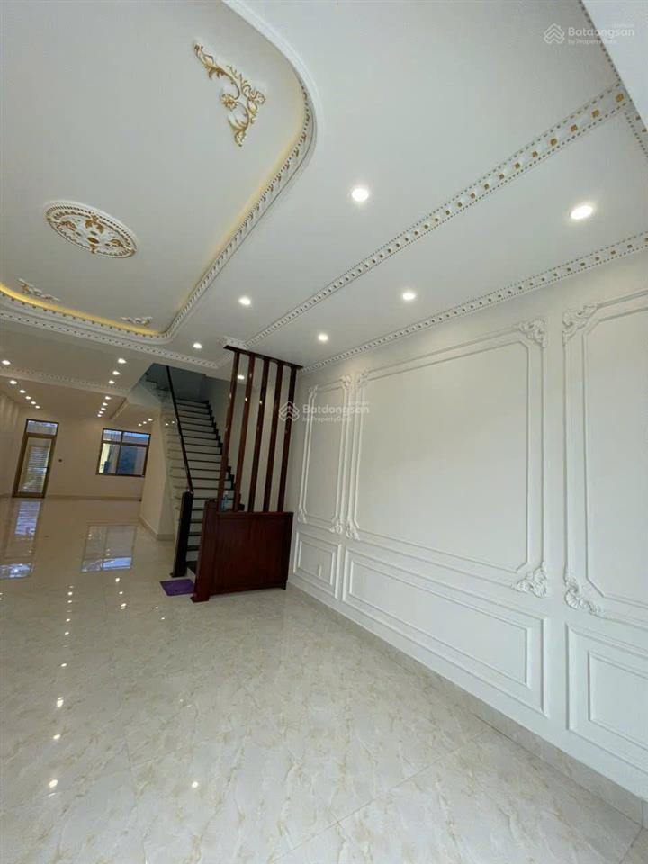 Bán trong tháng shophouse 3 tầng + tum đã hoàn thiện sát góc ngã tư trung lập 17