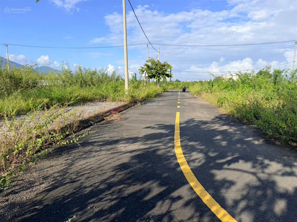 Sụp hầm 150m2 (7.5*20) đường 5m5 có view kênh giá 3,75 còn thương lượng