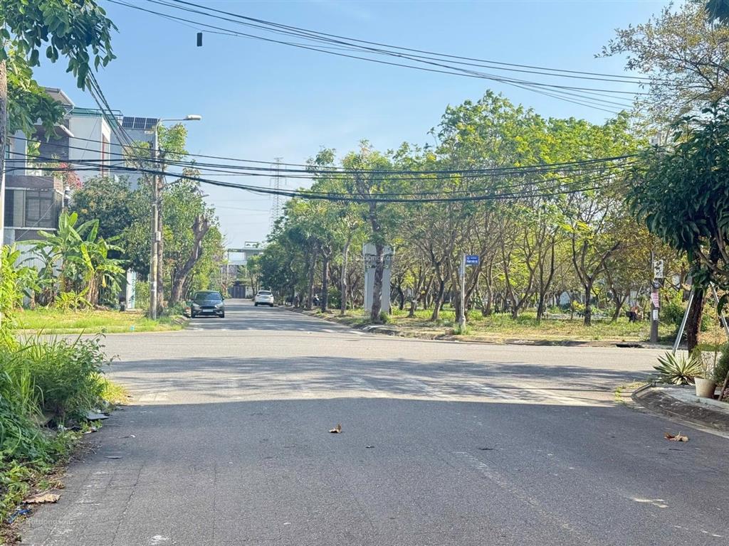 Bán lô kẹp cống giá tốt nhất gđ1 khu nam việt á, sát công viên cực thoáng!