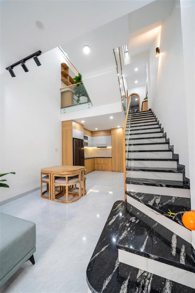 Bán nhà 3 tầng mới đẹp mt nguyễn đình chiểu, sát khu nam việt á, giá chỉ 7.x tỷ!