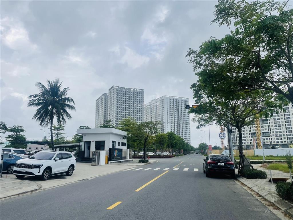 Chính chủ gửi bán vài lô liền kề ngay trường fpt và chung cư fpt.