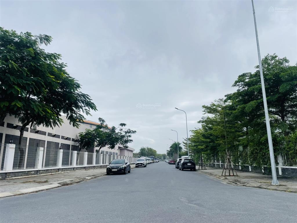 Chính chủ gửi bán vài lô liền kề ngay trường fpt và chung cư fpt.