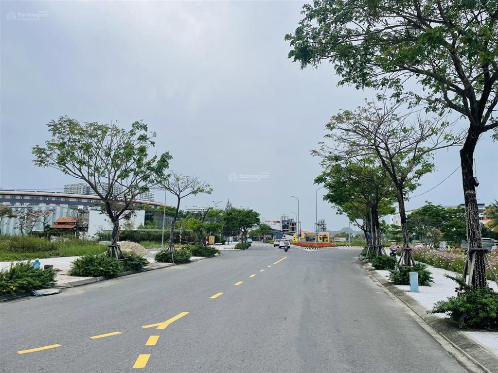 Chính chủ gửi bán vài lô liền kề ngay trường fpt và chung cư fpt.