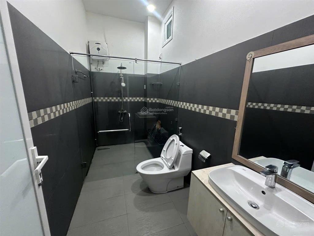 Cho thuê nhà 3 tầng mặt tiền đường mẹ thứ, 4 pn, có sân ô tô, hợp làm vp kinh doanh/ở lâu dài