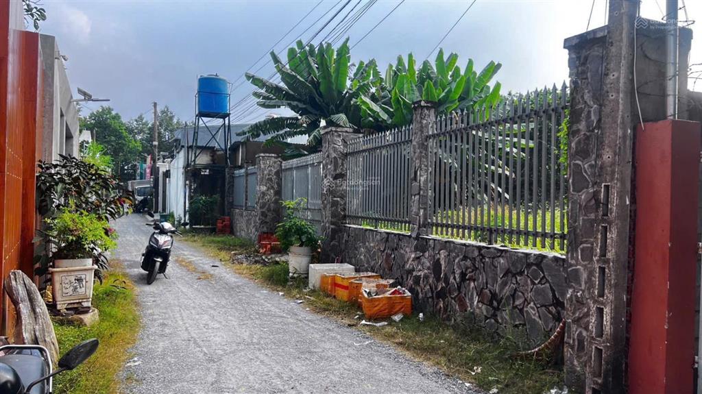 Cần bán gấp lô đất ngang 20 dài 43 mét có 400m2 thổ cư trung tâm tp. thủ dầu một