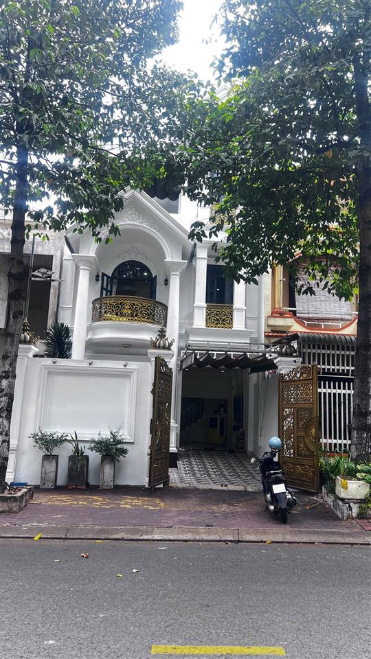 Chuyên chỗ ở mình cần bán gấp nhà chính chủ còn mới, nhà trệt hai lầu, đối diện công viên, trường