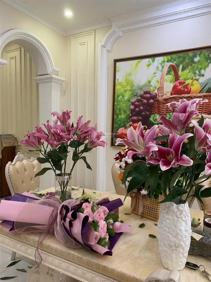 Chuyên chỗ ở mình cần bán gấp nhà chính chủ còn mới, nhà trệt hai lầu, đối diện công viên, trường