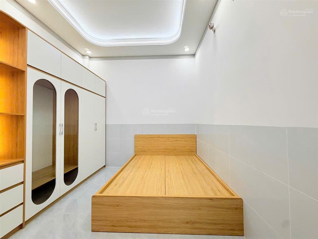 Nhà ngay tt dĩ an, bình dương cũ hcm 130m2, nhà hoàn công mới 100%