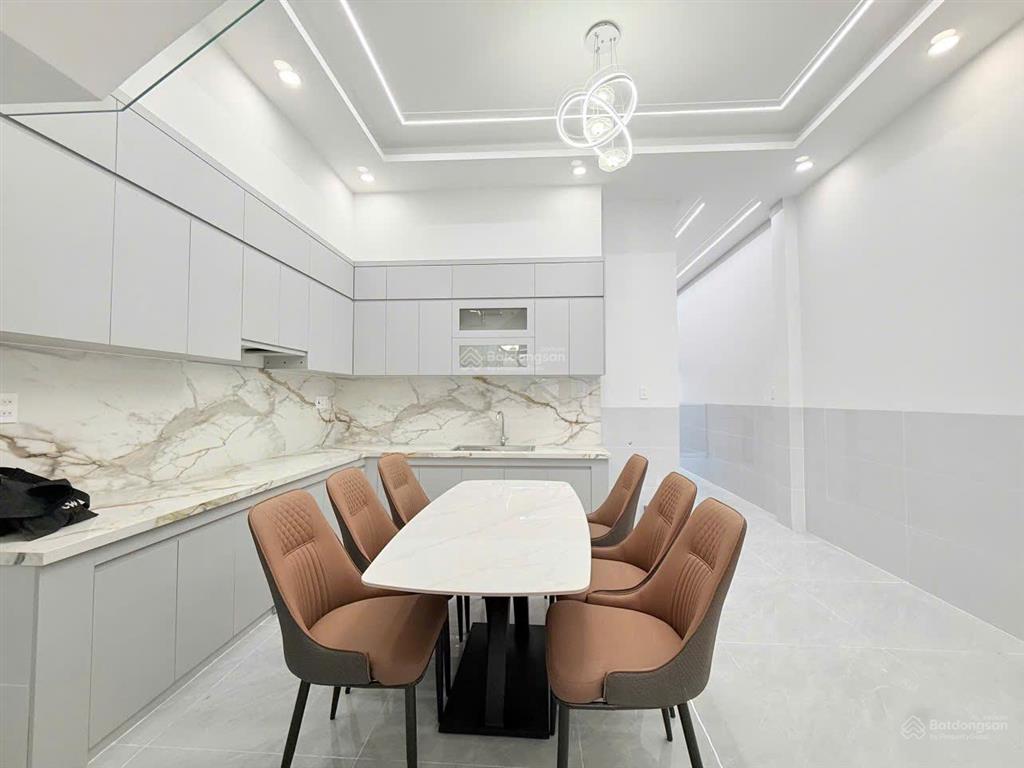 Nhà ngay tt dĩ an, bình dương cũ hcm 130m2, nhà hoàn công mới 100%