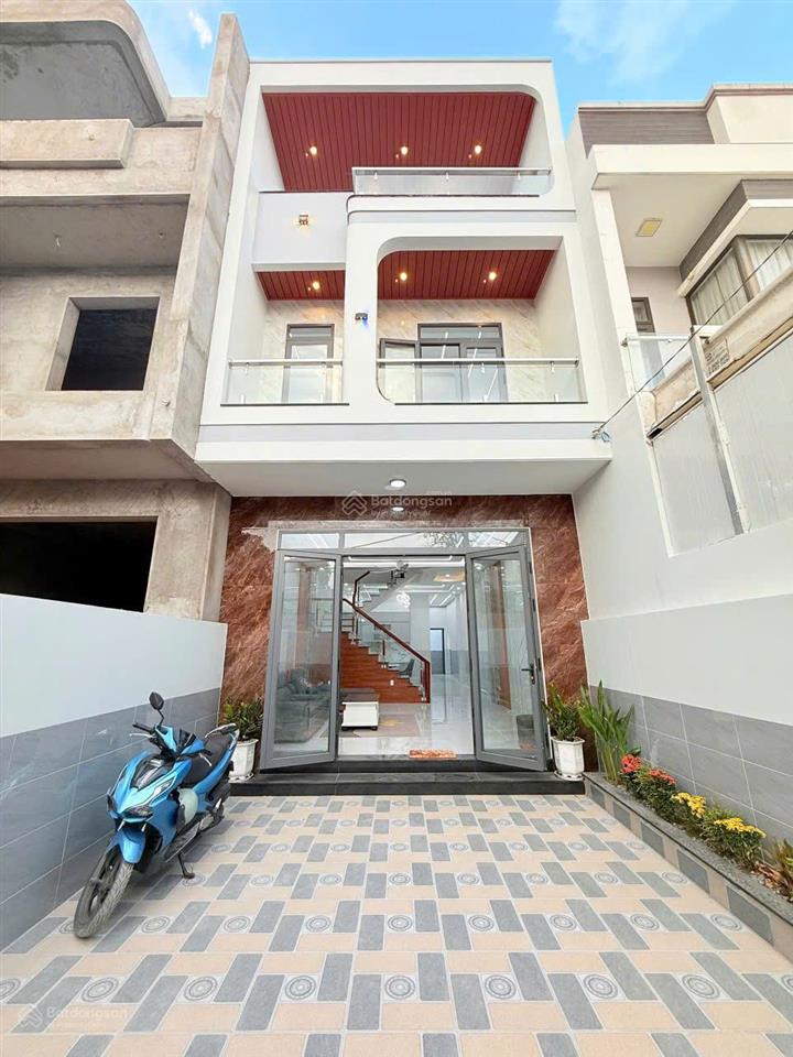 Nhà ngay tt dĩ an, bình dương cũ hcm 130m2, nhà hoàn công mới 100%