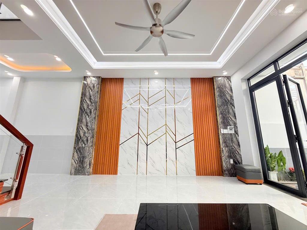 Nhà ngay tt dĩ an, bình dương cũ hcm 130m2, nhà hoàn công mới 100%