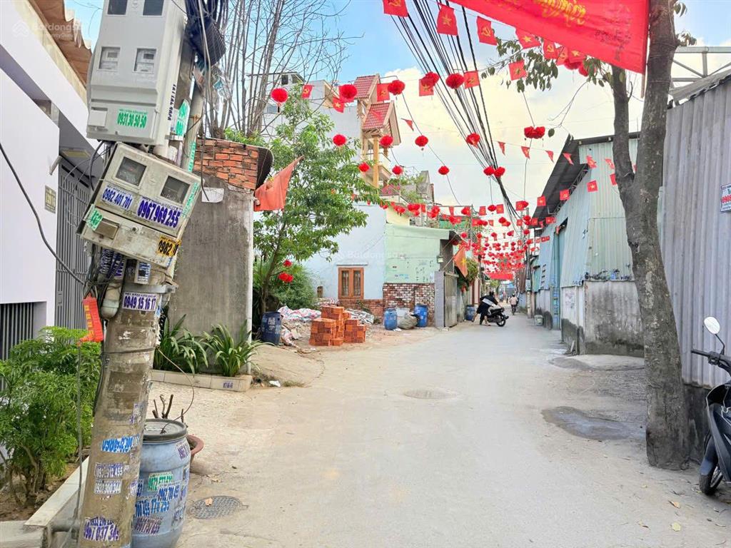 Nhà ngay tt dĩ an, bình dương cũ hcm 130m2, nhà hoàn công mới 100%