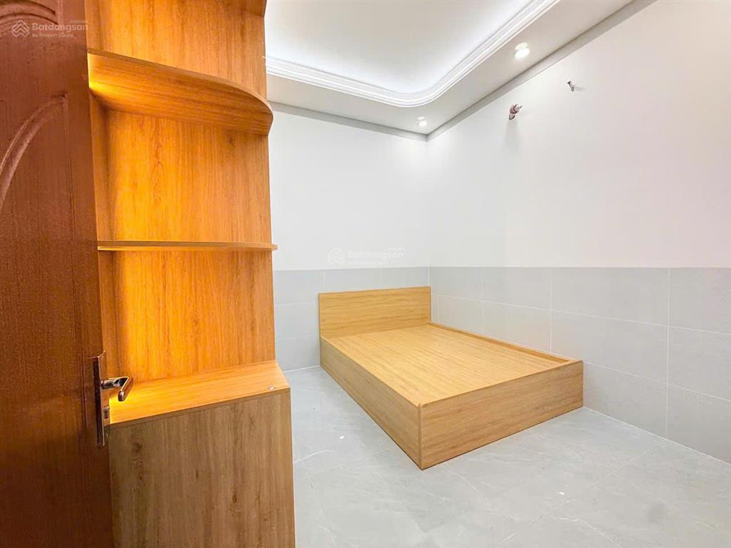 Nhà ngay tt dĩ an, bình dương cũ hcm 130m2, nhà hoàn công mới 100%